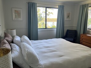 3 habitaciones, tabla de planchar con plancha, wifi y ropa de cama