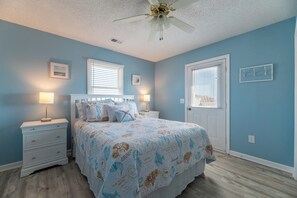4 bedrooms, free WiFi - Sea Time - Corolla, Ocean Sands, Oceanside Retreat, 280 Yds to Beach, Close to Golf and Shopping (Corolla)