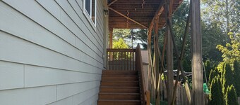 2 Beds / 1 bath upgraded modern lower level home in NW Portland