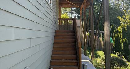 2 Beds / 1 bath upgraded modern lower level home in NW Portland
