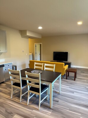 Dining - 2 Beds / 1 bath upgraded modern lower level home in NW Portland (portland)