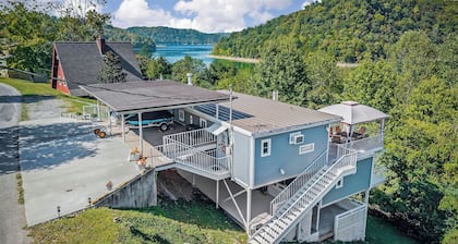 The Lazy Lake House on Center Hill