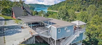 The Lazy Lake House on Center Hill