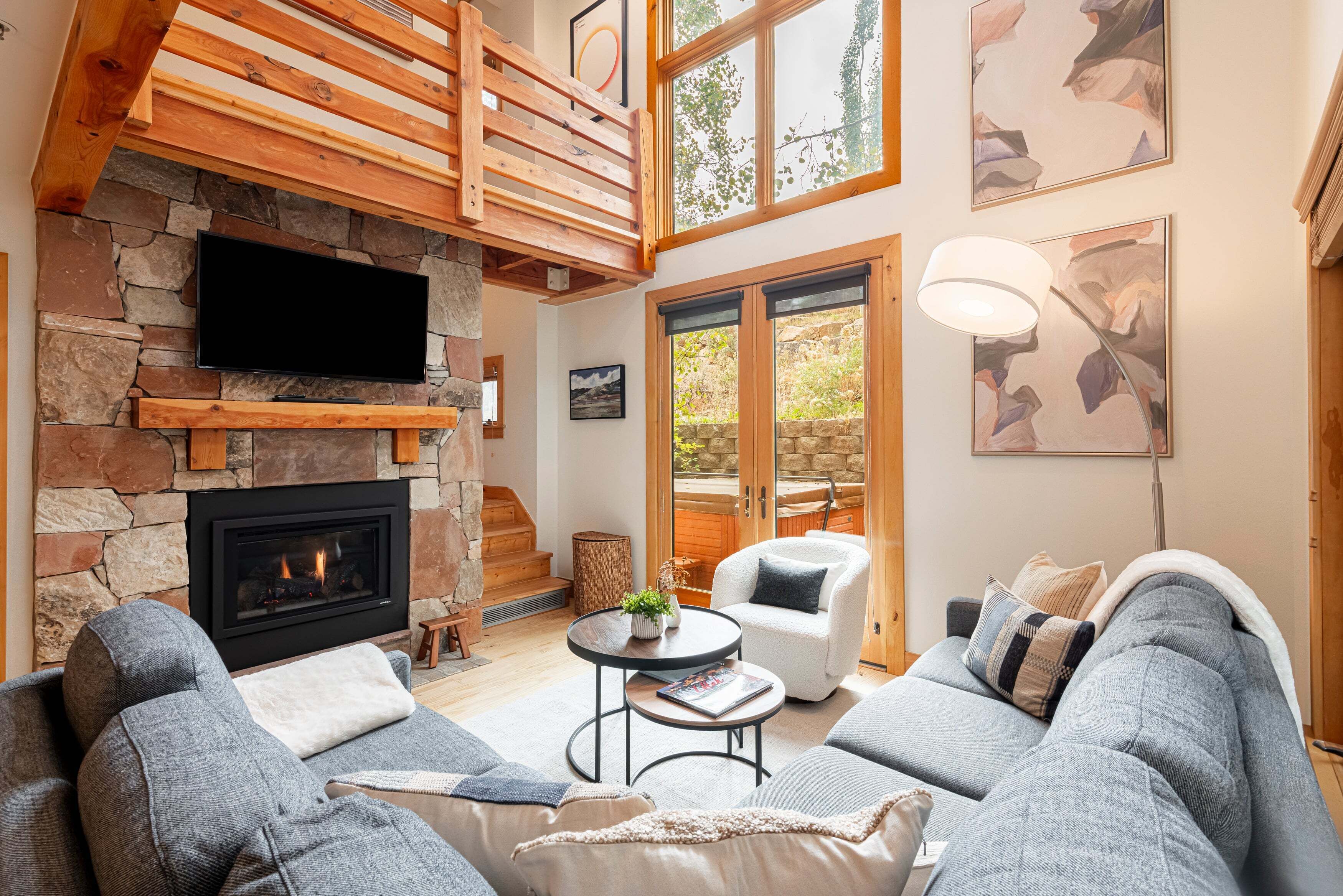 TV, fireplace