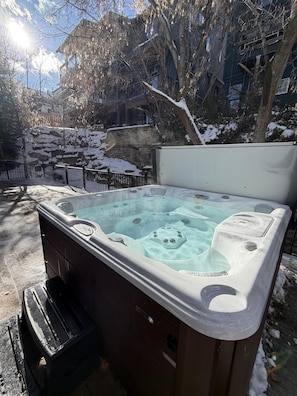 Baignoire à remous extérieure