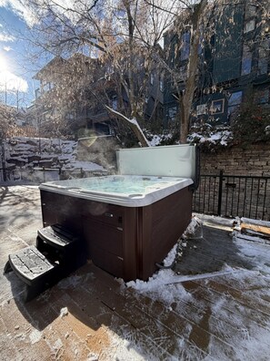 Baignoire à remous extérieure