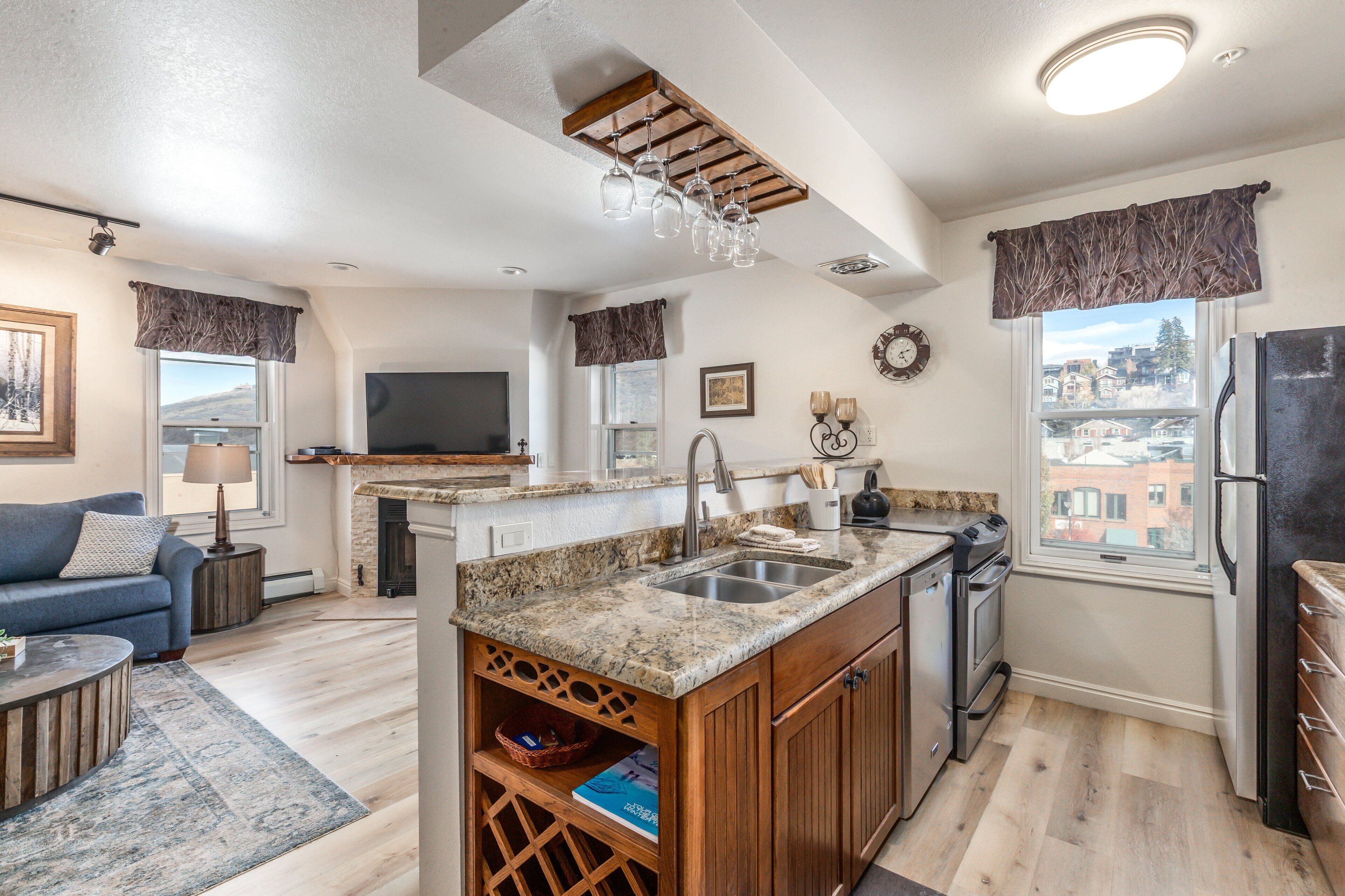 Fridge, microwave, stovetop, dishwasher