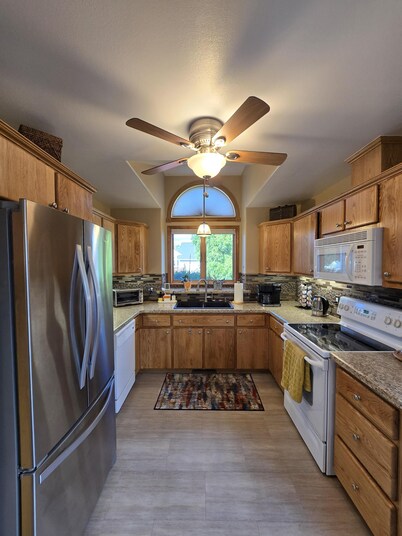 Welcome to Sunset View Retreat- monthly rental perfect for larger families or groups