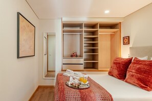 1 slaapkamer, een strijkplank/strijkijzer, reisbedje, gratis wifi