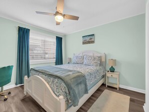 2 bedrooms, desk, free WiFi, bed sheets