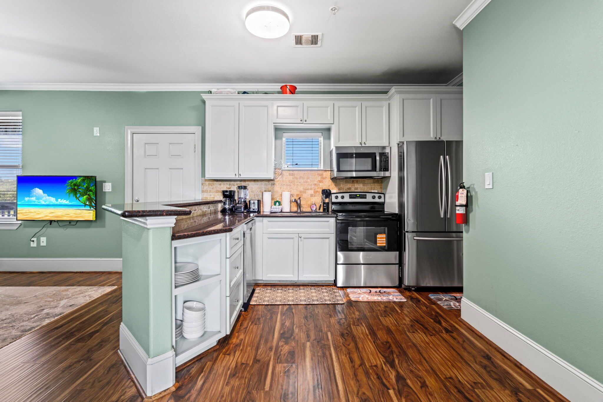 Refrigerador, microondas, horno y parrilla de estufa 