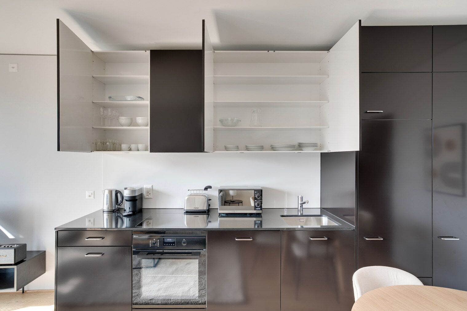 Kühlschrank, Mikrowelle, Ofen, Herdplatte