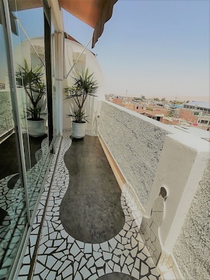 Apartemen Desain, balkon, pemandangan kota | Teras/patio