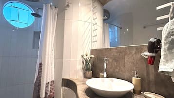 Apartamento de diseño, balcón, vistas a la ciudad | Baño
