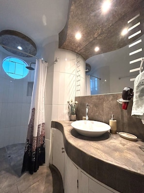 Apartemen Desain, balkon, pemandangan kota | Kamar mandi