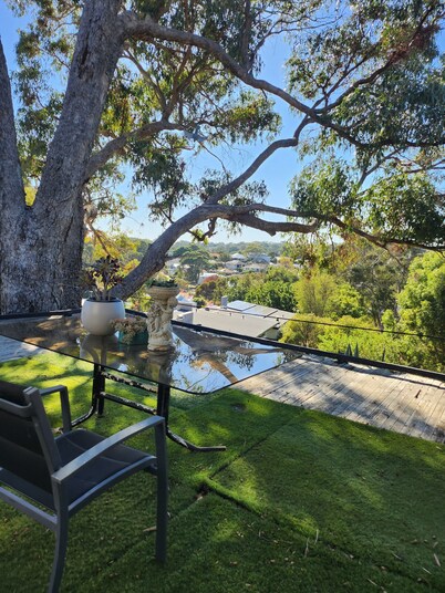 Hillside home with distant view, few minutes to Perth famous beach, pet friendly