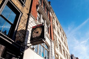 Exterior detail - Soho Spacious Triplex, 2BR/3BDS/2BA (Greater London)