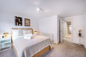 2 chambres, fer et planche à repasser, Wi-Fi gratuit, draps fournis