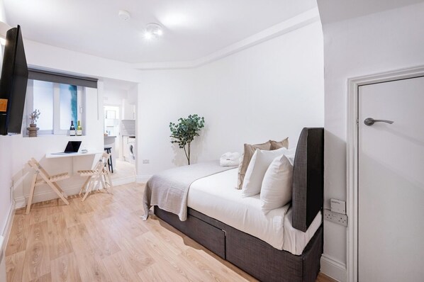 Iron/ironing board, free WiFi, bed sheets