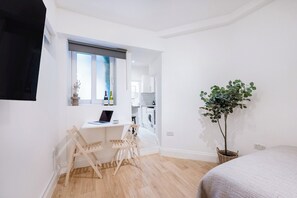 Bügeleisen/Bügelbrett, kostenloses WLAN, Bettwäsche