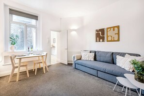 Smart TV - Soho Bright Apt, 1BR/2BDS/1BA (Greater London)