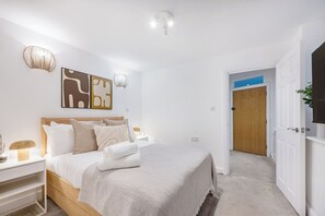 1 bedroom, iron/ironing board, free WiFi, bed sheets - Soho Apt, 1BR/2BDS/1BA (Greater London)