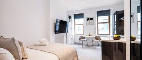 Iron/ironing board, WiFi, bed sheets