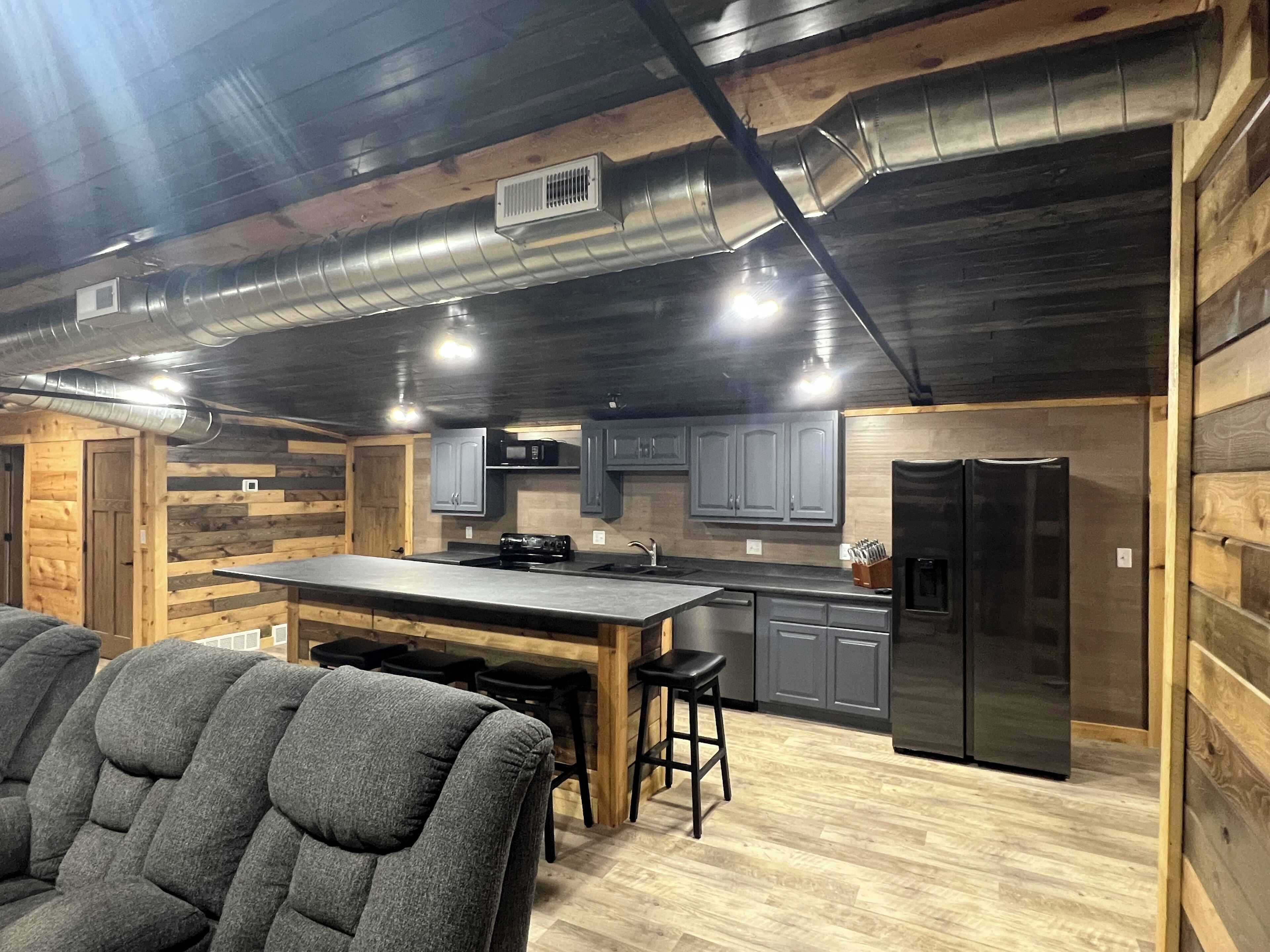 Mikrobølgeovn, ovn, kokeplater og oppvaskmaskin