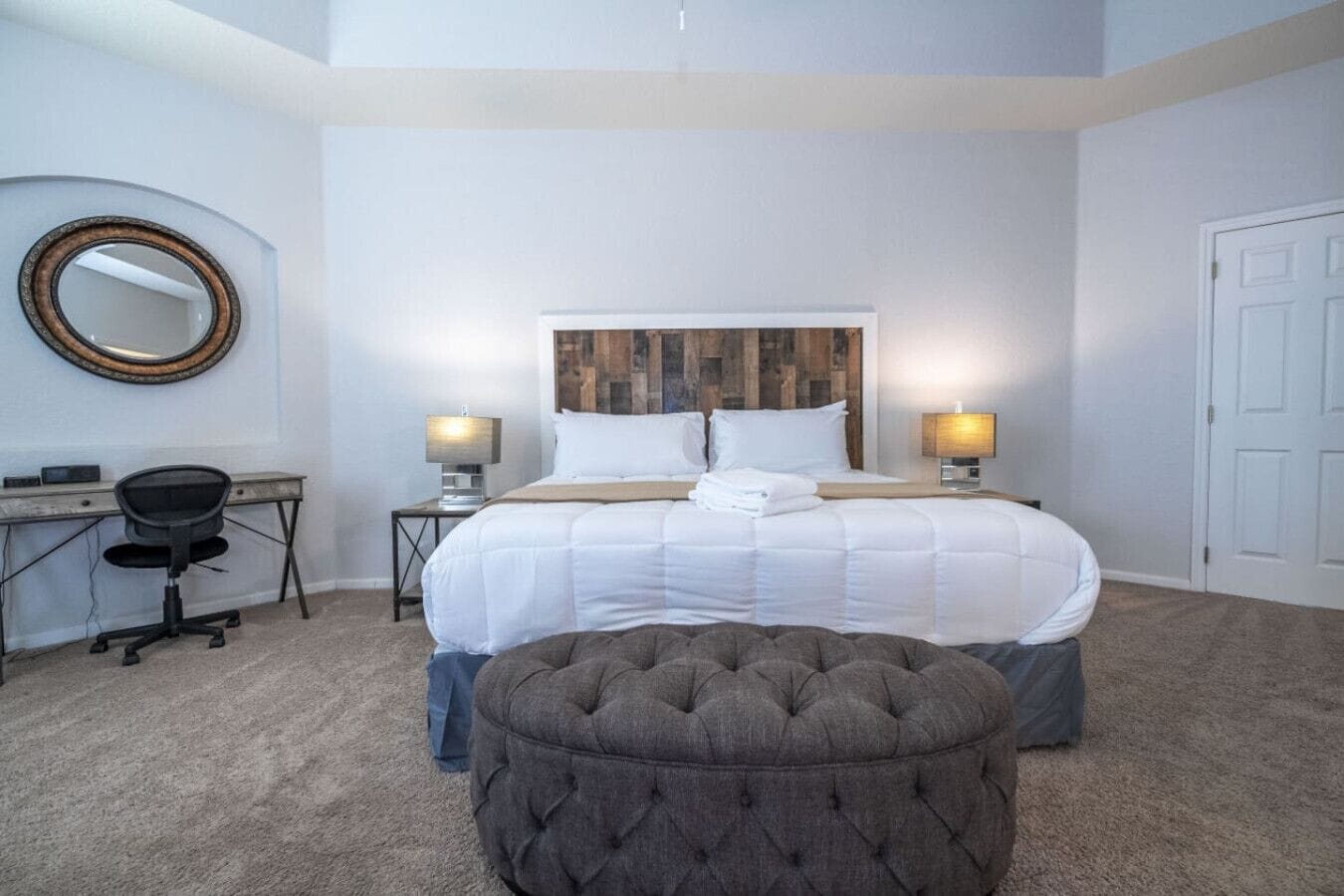 Desk, iron/ironing board, WiFi, bed sheets