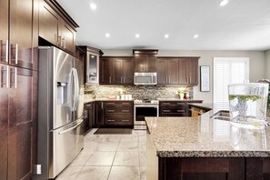 Private kitchen - Cozy Retreat • Heated Pool • Fireplace • Workspace (Cambridge)