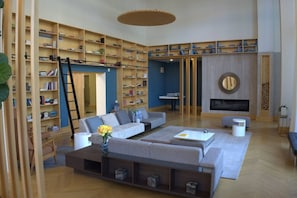 المنشأة من الداخل