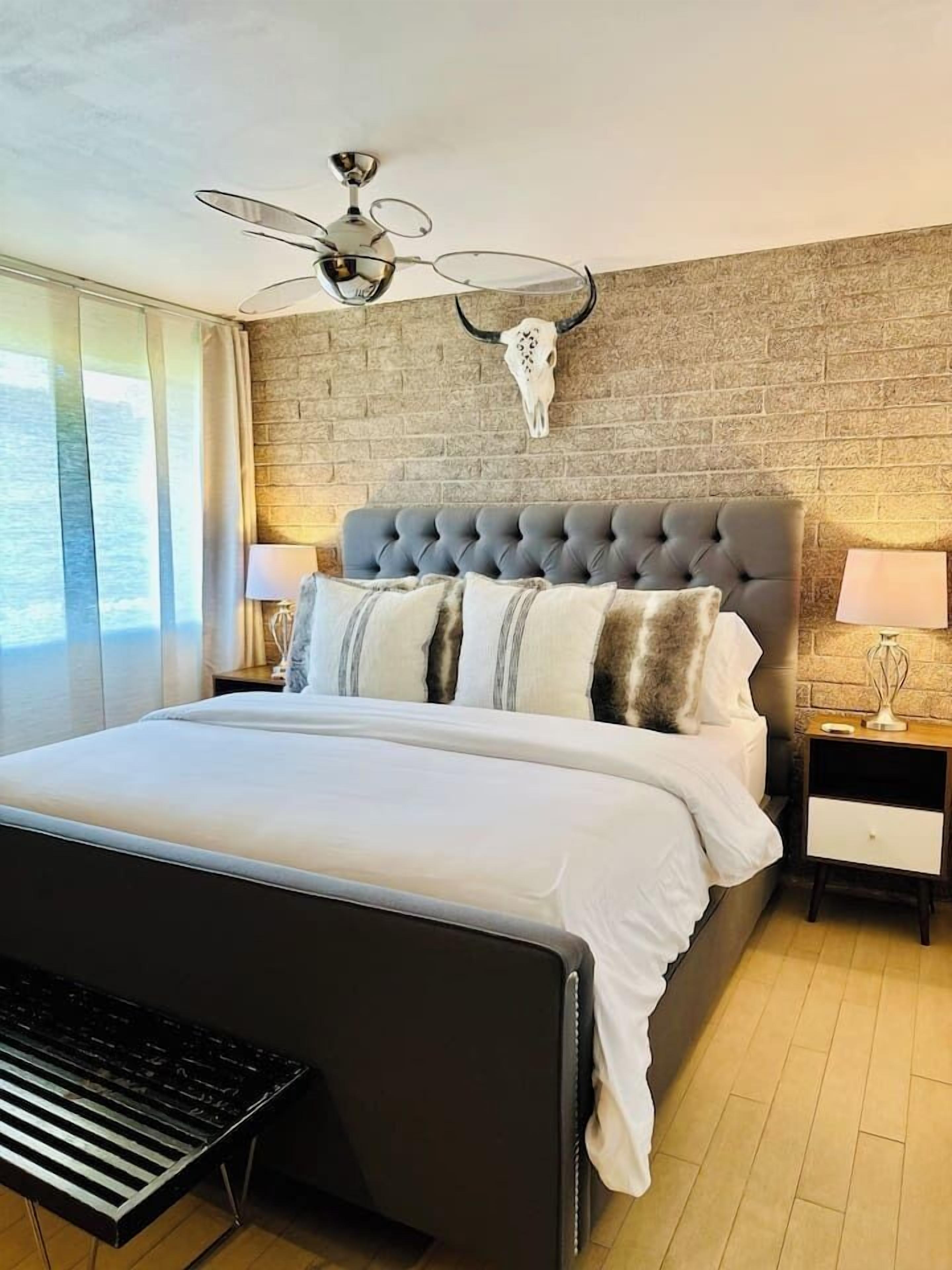 2 bedrooms, iron/ironing board, free WiFi, bed sheets