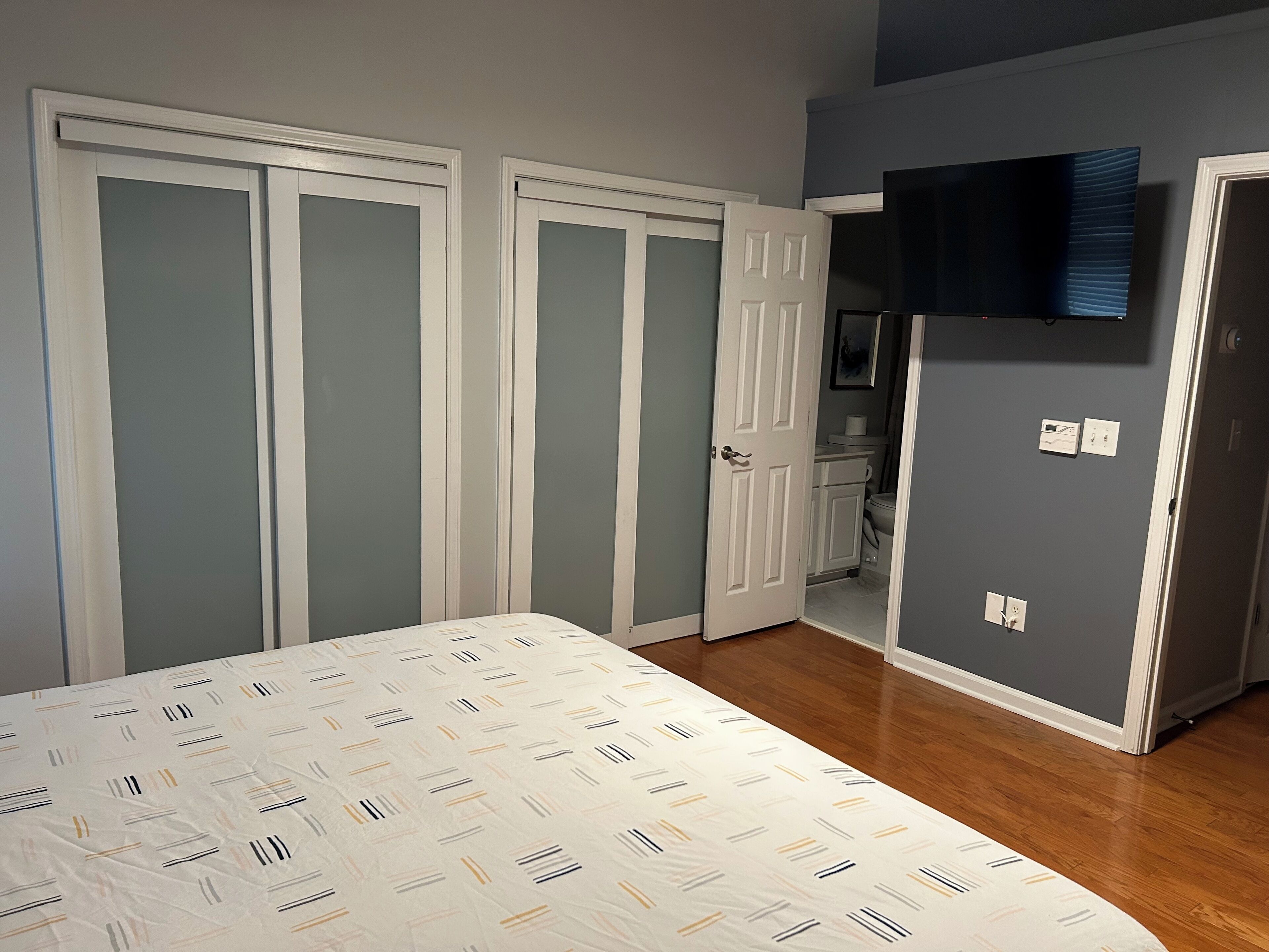 3 bedrooms, iron/ironing board, WiFi, bed sheets