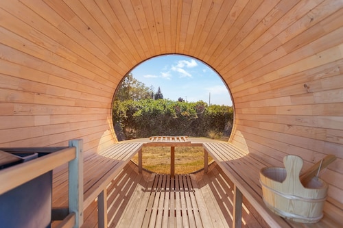 7bd, 6bt Pond with /Kayaks, Pool, Spa, GameRm, Theater