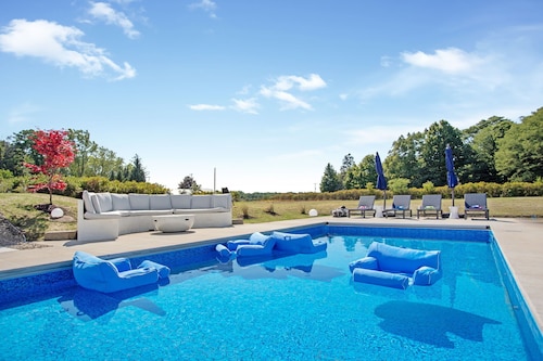 7bd, 6bt Pond with /Kayaks, Pool, Spa, GameRm, Theater