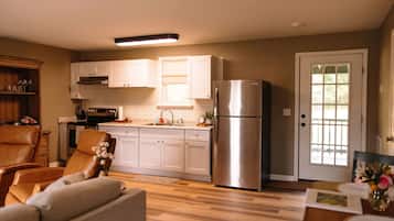 Fridge, oven, stovetop, coffee/tea maker