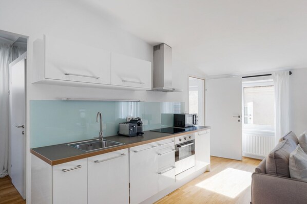 Fridge, microwave, oven, stovetop