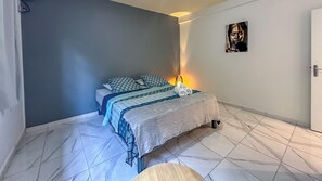 2 عدّة غرف نوم ومكواة/لوح كي وواي فاي وملاءات أسرّة