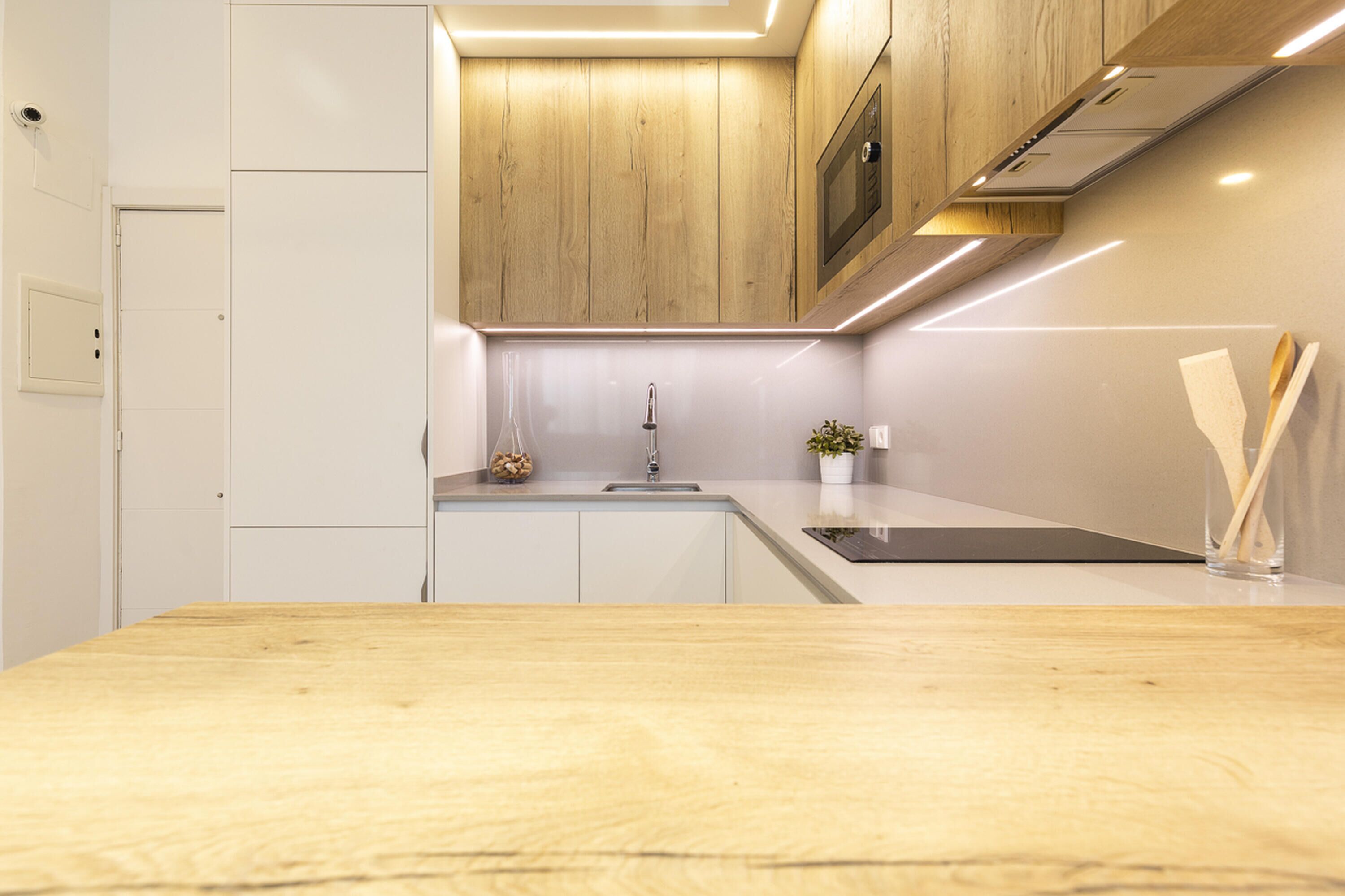 Micro-ondes, four, lave-vaisselle, cafetière/bouilloire