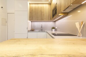 ميكروويف، فرن، غسالة أطباق، ماكينة لصنع القهوة/الشاي