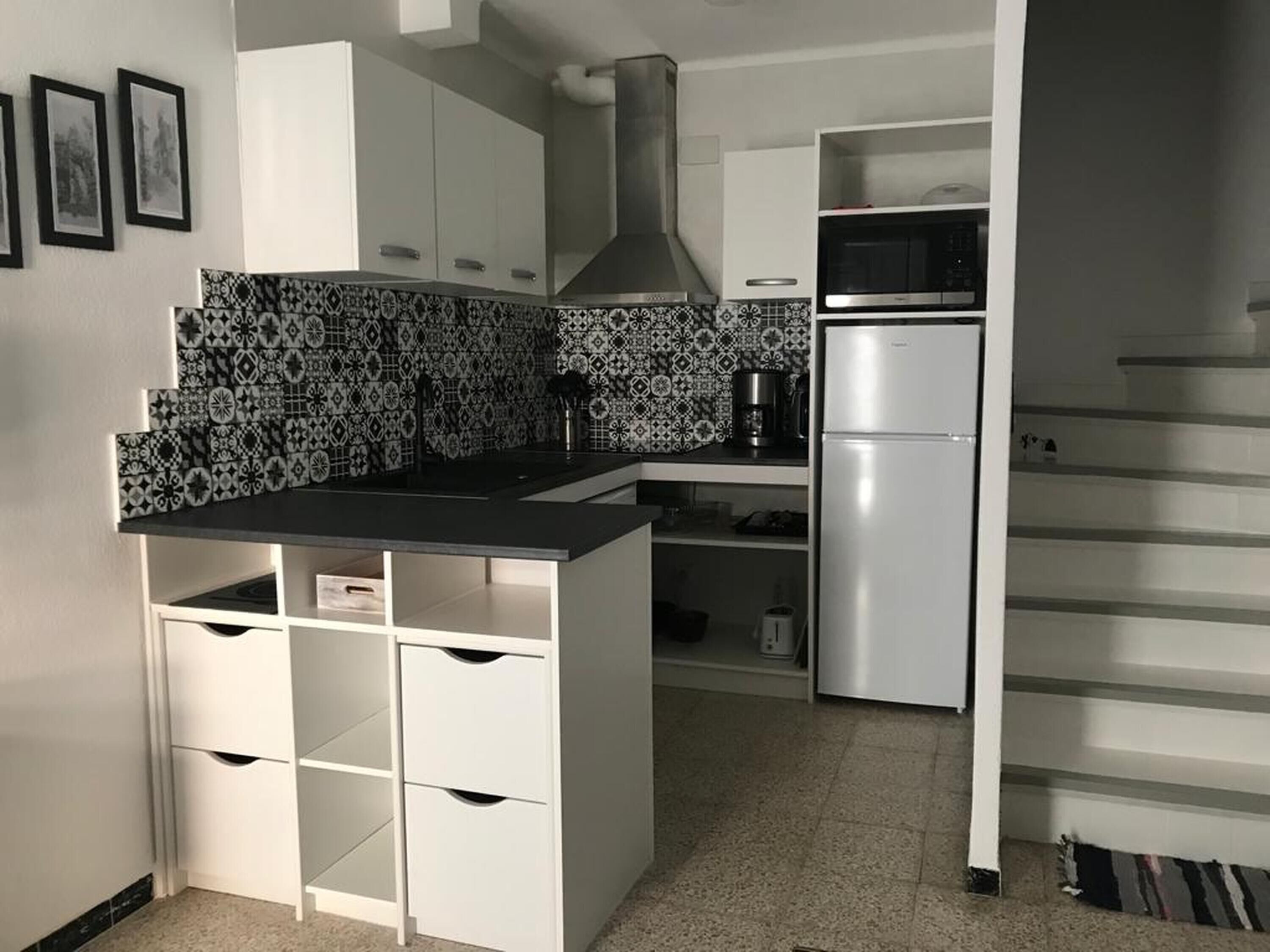 Mikrowelle, Wasserkocher mit Kaffee-/Teezubehör