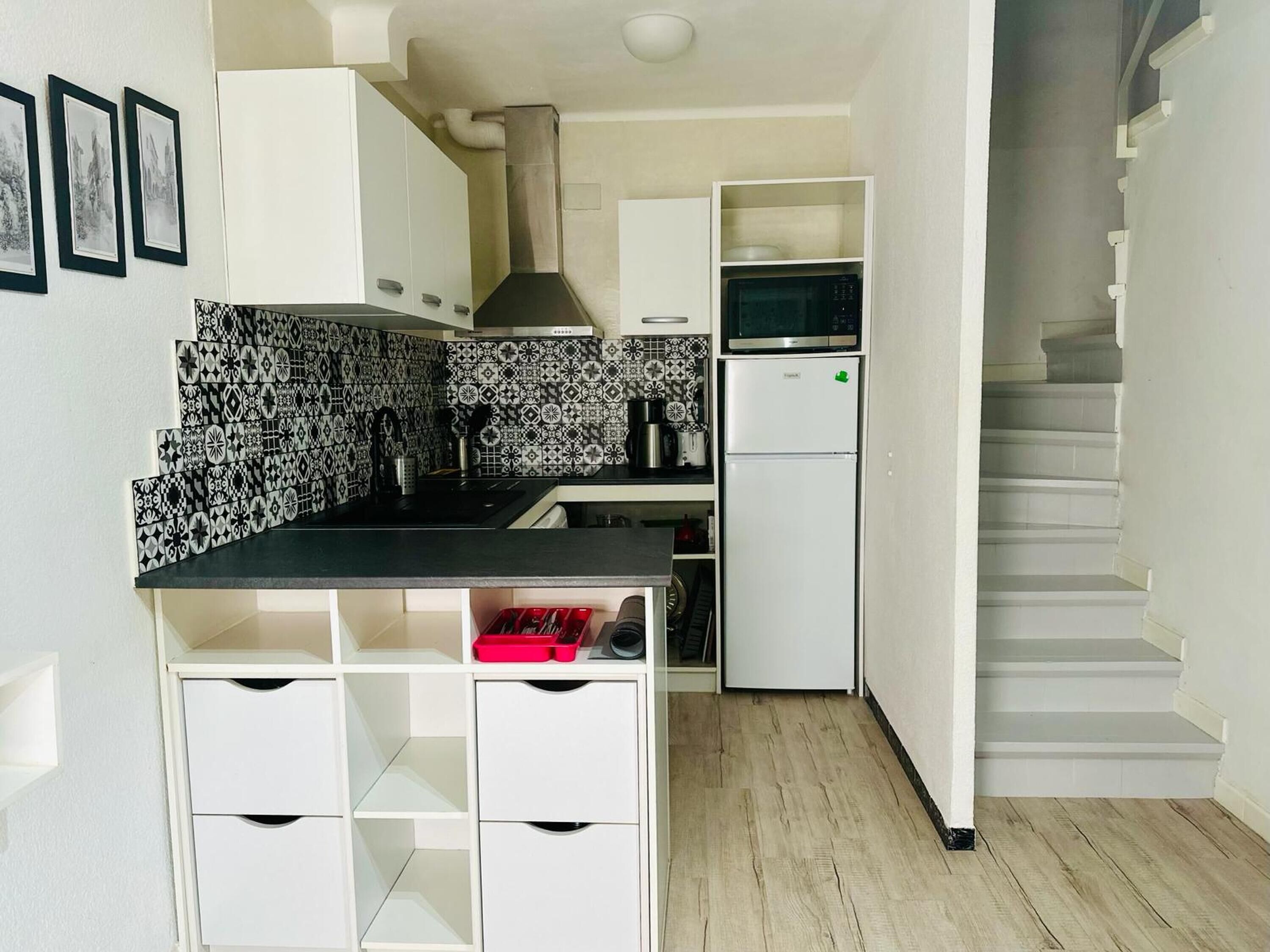 ميكروويف، ماكينة لصنع ال قهوة/الشاي، مستلزمات طهي/أطباق/أوعية