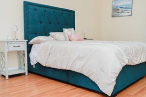 3 bedrooms, iron/ironing board, WiFi, bed sheets