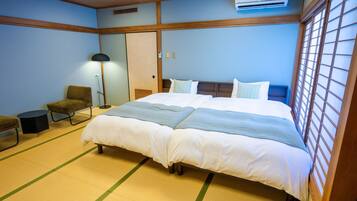 Japanese-style Twin Room, Pool View | Free WiFi