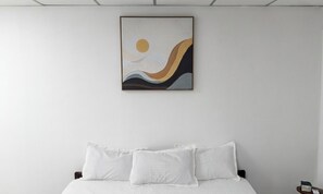 Deluxe Room | Free WiFi, bed sheets - Kinboshi Silom (Bangkok)