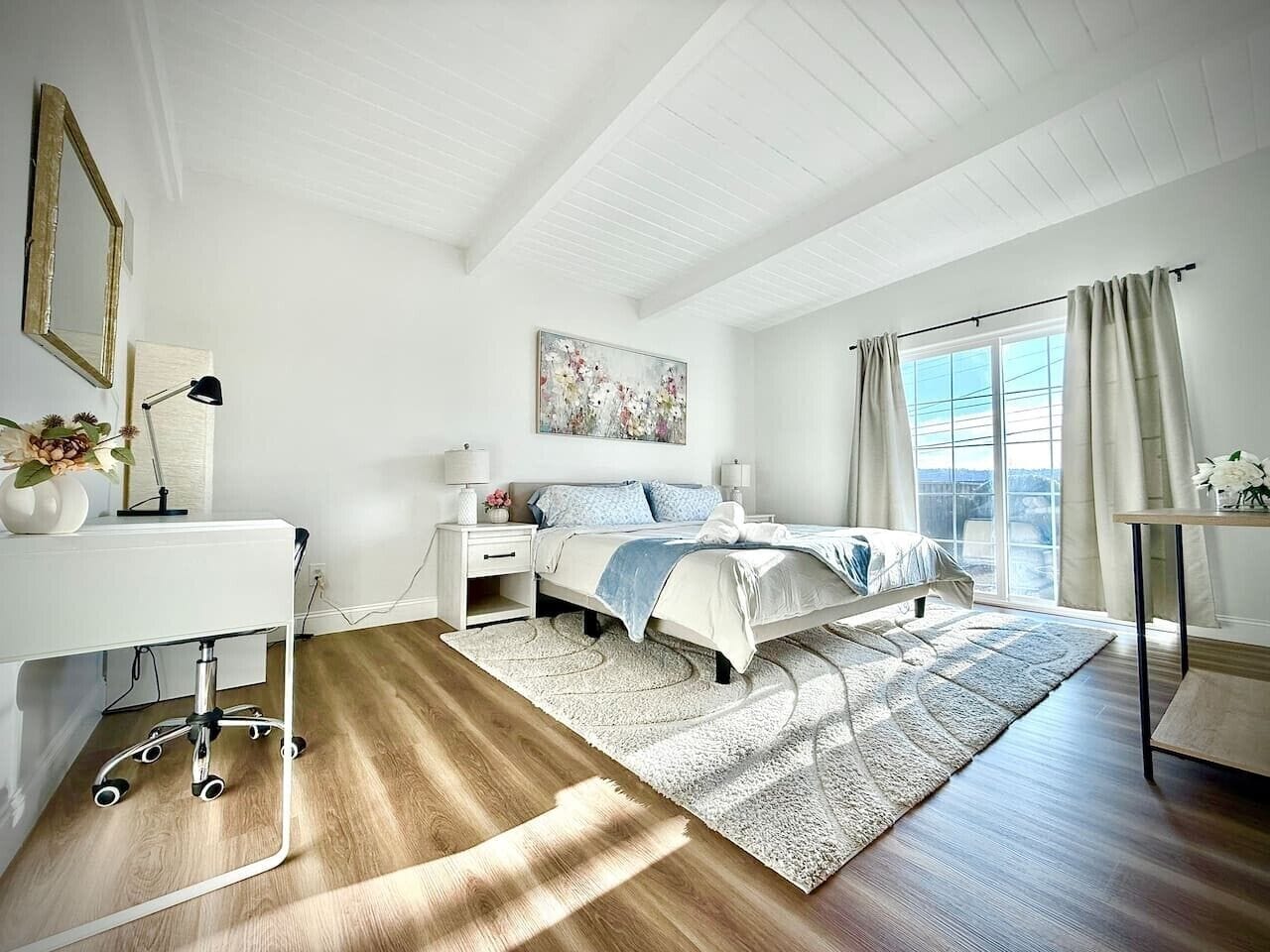 3 bedrooms, iron/ironing board, WiFi, bed sheets