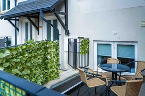 تناول الطعام بالخارج