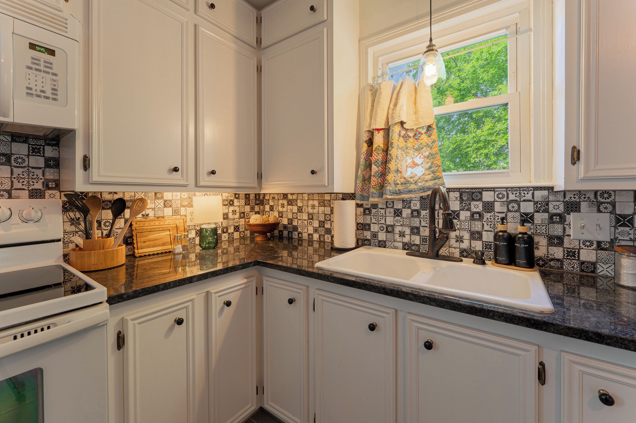 雪櫃、微波爐、焗爐、爐具