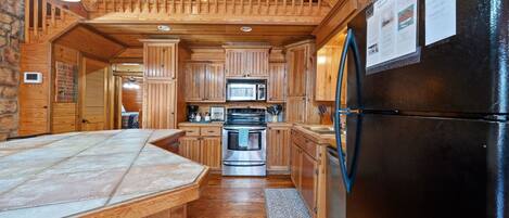 Fridge, oven, stovetop, dishwasher