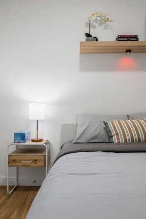 Desk, iron/ironing board, WiFi, bed sheets - Modern 2BR Private Suite Near Calgary Airport (Calgary)